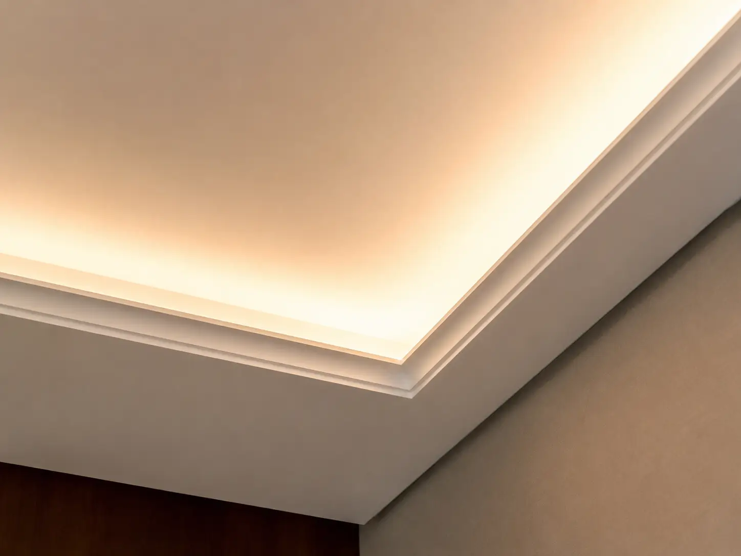 Acabamento de Sanca de Gesso e Iluminação Embutida por SteelSert
